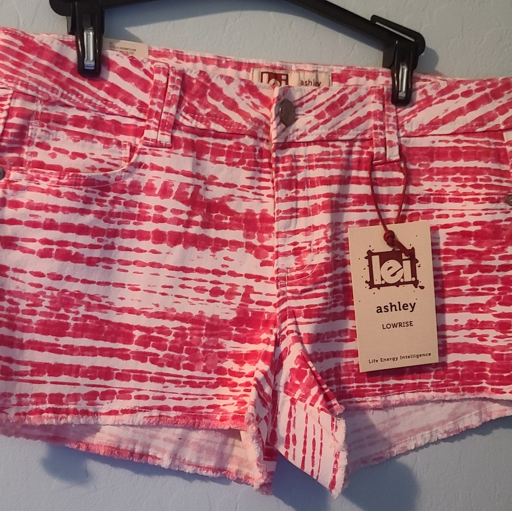 NWT. L.e.i. Ashley short shorts.